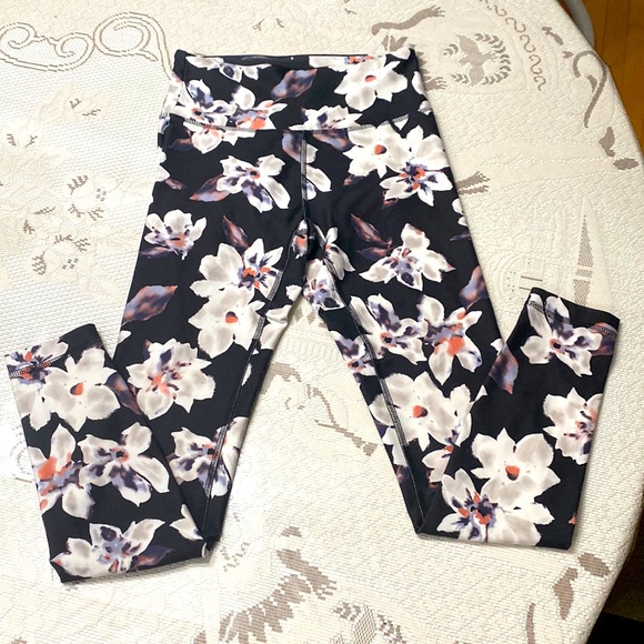 Zobha high waist leggings in floral pattern - Picture 2 of 5